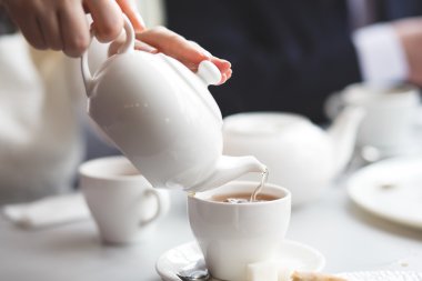 kadın dökme çay