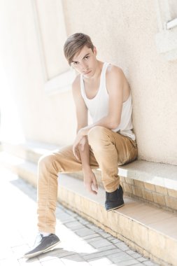 yakışıklı bir adam portresi