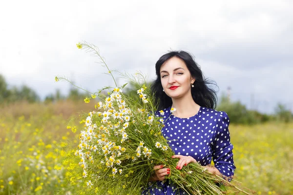 Güzel bir esmerin portresi — Stok fotoğraf