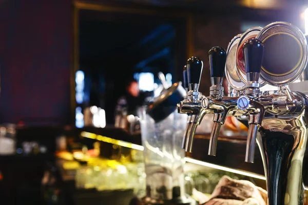 Nástroje barman v baru — Stock fotografie