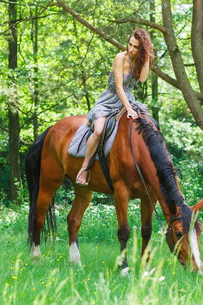 Beautiful young girl on horse — Stock Photo, Image
