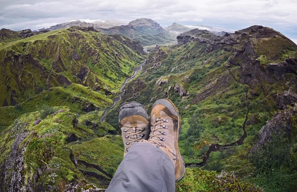 Ontspanning tijdens een outdoor trekking in de bergen, IJsland — Stockfoto