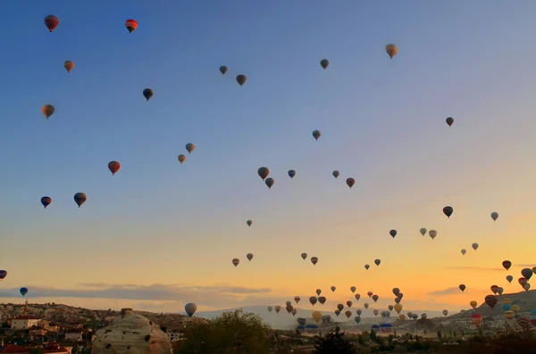 Colorful hot air balloons against blue sky — Stock Photo, Image