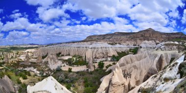 Naturlandschaft mit alten bunten Sandsteinformationen in 