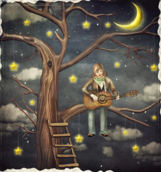 De jongen zit op boom en speelt op gitaar — Stockfoto