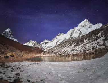 Himalaya dağ yıldız gece zamanında