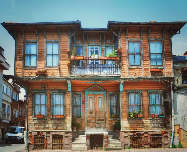 Vieille maison de conte de fées dans un style rétro, Turquie, Istanbul — Photo