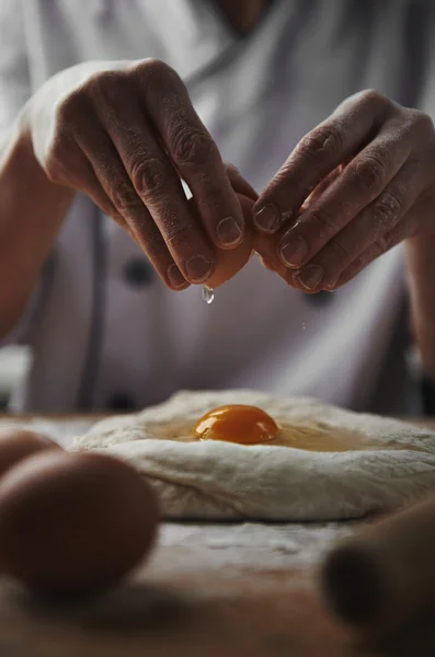 Professional baker preparing dough — Stock Photo, Image