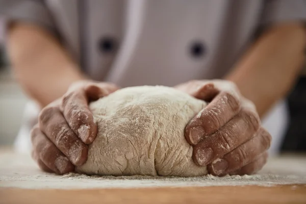 Professional baker preparing dough — Stock Photo, Image