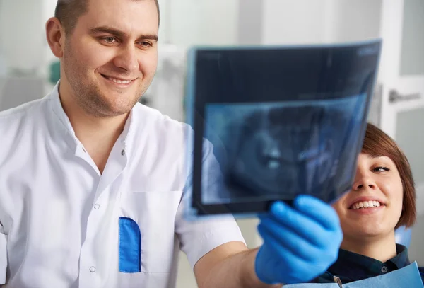 Dentist with patient in clinic — Stock Photo, Image