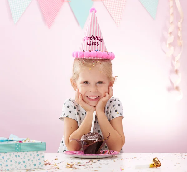 Ragazza di compleanno a casa — Foto Stock