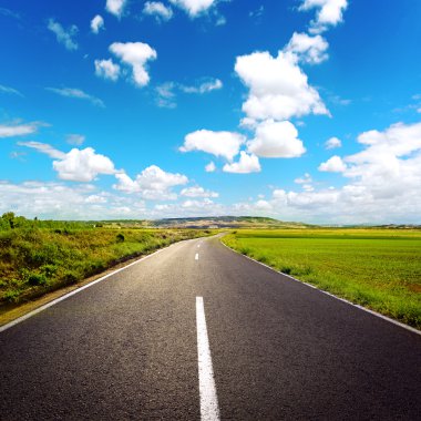 Asfalt yolu