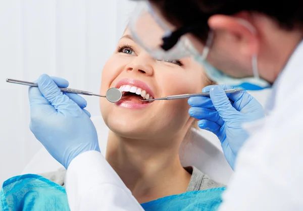 Dentista y paciente — Foto de Stock