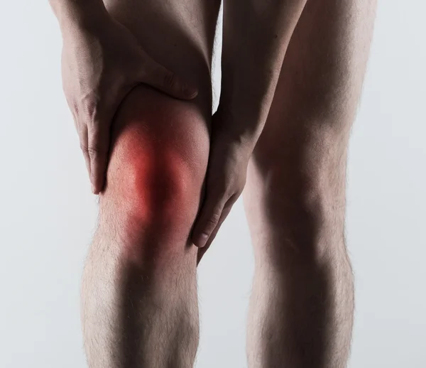 Мужская боль в колене — стоковое фото
