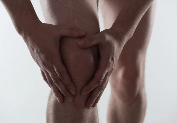 Dolor de rodilla masculino — Foto de Stock