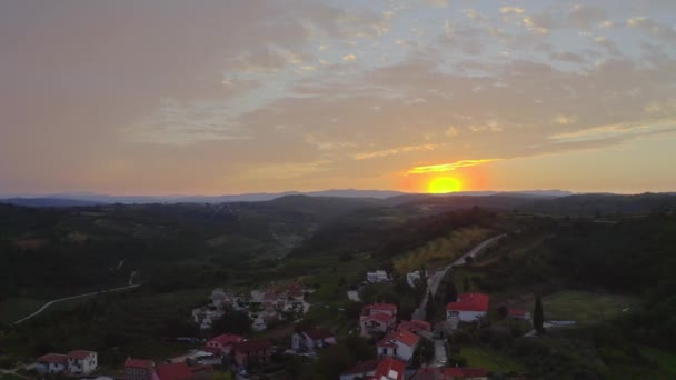 Avrupa köyü sabahı — Stok video