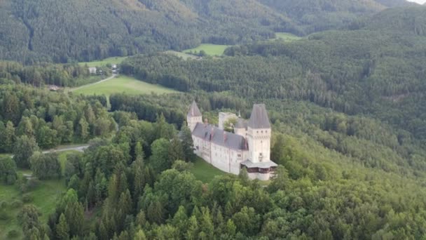 Castillo en la montaña — Vídeos de Stock