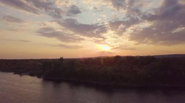 Nehir batımı havası