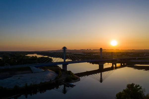 Auto über Brücke — Stockfoto