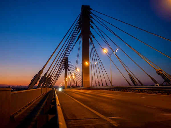 Ponte rodoviária noturna — Fotografia de Stock