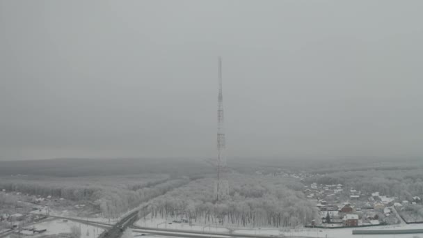 Communicatie toren winter — Stockvideo