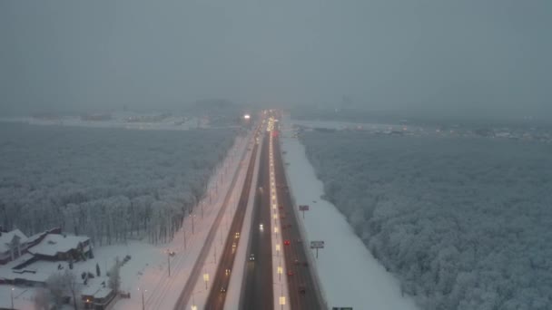 Camino de invierno seguir — Vídeos de Stock