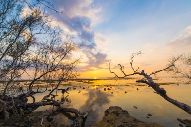 Günbatımı Trawangan üzerinde
