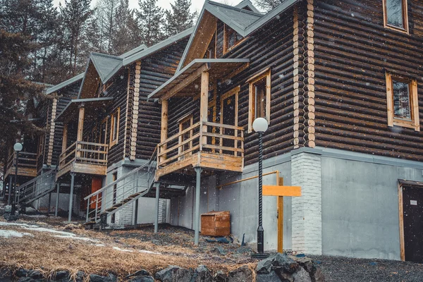 Maisons de ski en bois rond — Photo