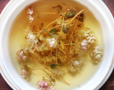 Kurutulmuş kekikotundan yapılan çay hoş bir aroması olan şifalı bir bitkidir.