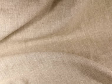 Pürüzsüz bir yüzeyi ve ışıltısı olan boyanmamış kumaş.