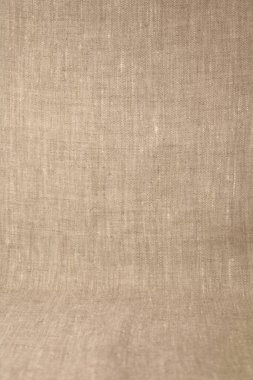 Pürüzsüz bir yüzeyi ve ışıltısı olan boyanmamış kumaş.