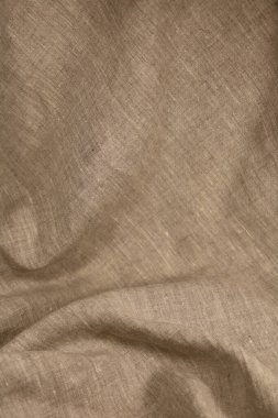 Pürüzsüz bir yüzeyi ve ışıltısı olan boyanmamış kumaş.