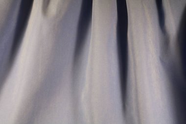 Mikrofiberden yapılmış sentetik leylak kumaş. Doku