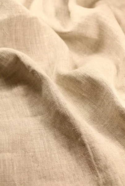 Pürüzsüz bir yüzeyi ve ışıltısı olan boyanmamış kumaş.