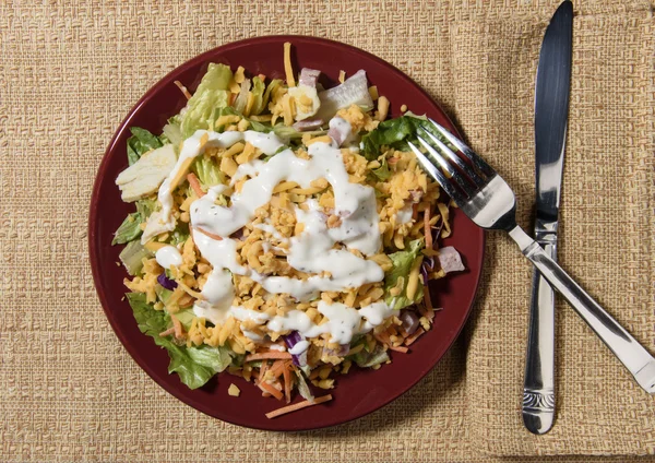 Ensalada de chef con aderezo rancho —  Fotos de Stock