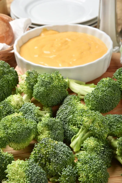 Broccoli och dip — Stockfoto