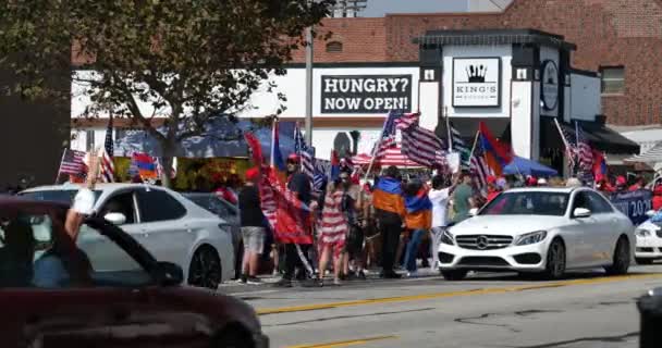 Glendale Usa Oktober 2020 Armenische Amerikanische Und Trump Fahnen Wehen — Stockvideo