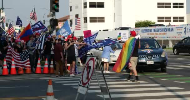 Beverly Hills Usa Octubre 2020 Coche Apoyando Lgbtq Para Trump — Vídeos de Stock