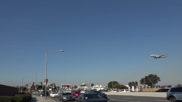 Los Angeles Usa Febbraio 2020 Jet Arrivo Atterraggio Sepulveda Boulevard — Video Stock