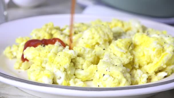 Pouring Catsup Scrambled Eggs Slow Motion — Stock Video