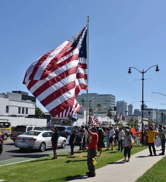 Beverly Hills Usa Ağustos 2020 Amerikan Bayrakları Dalgalanan Vatansever Özgürlük — Stok fotoğraf
