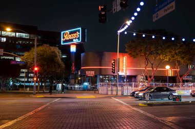 Batı Hollywood, CA - 7 Aralık 2020: Ünlü Roccos WeHo, Los Angeles 'ın yeni Covid-19 kısıtlamaları nedeniyle açık hava yemek siparişi vermesinden sonra kapatıldı
