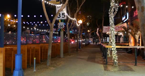 West Hollywood Usa Dicembre 2020 Caffè Abbandonati Sotto Luci Natalizie — Video Stock