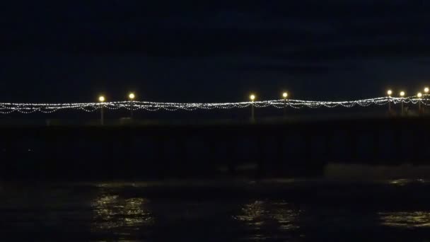 Des Cordes Lumières Noël Reflètent Dans Océan Manhattan Beach Californie — Video
