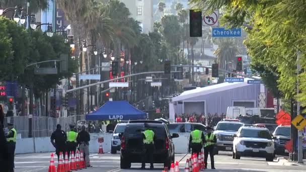 Los Angeles Usa Februari 2019 Straatsluiting Politie Hollywood Blvd Tijdens — Stockvideo