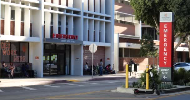 Los Angeles Usa December 2020 People Waiting Emergency Entrance Dignity — Stock Video