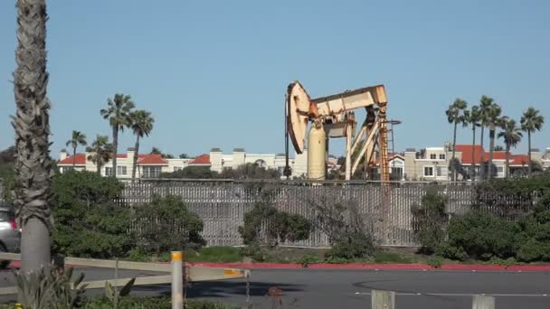 Βαλέδες Άντλησης Πετρελαίου Κατά Μήκος Της Εθνικής Οδού Pacific Coast — Αρχείο Βίντεο