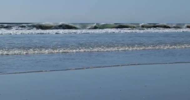 マリブカリフォルニア海岸線で発生するパイプライン波 — ストック動画