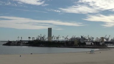 Long Beach 'teki Grissom Adası' nda petrol sondajı.
