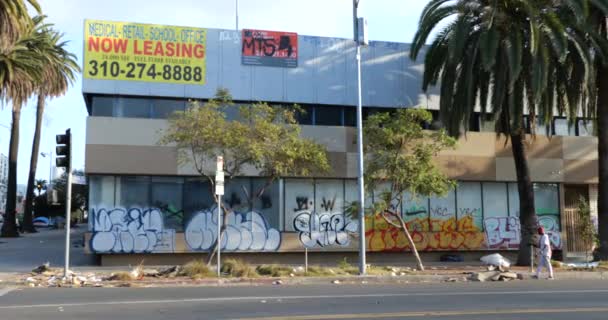 Los Angeles Usa December 2020 Homeless Man Walking Severely Damaged — Vídeos de Stock